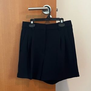 Women’s Effortless 5” short by Wilfred, in black.
